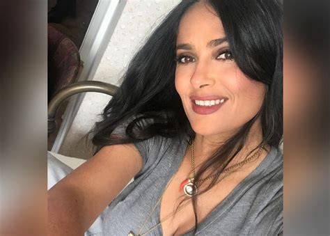 salma hayek culo|Salma Hayek demostró que tiene grandes y firmes nalgas con。